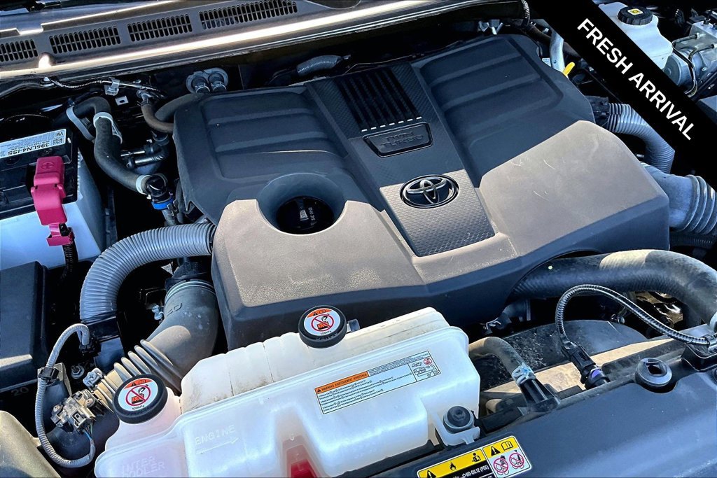 Used 2024 Toyota Tundra Limited w/ Power Package AWD/4WD image 30