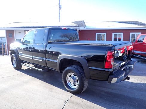 Used 2006 Chevrolet Silverado 2500 LT w/ Onstar Plus Package image 4