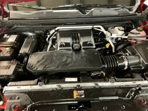 Certified 2025 GMC Canyon Denali image 10