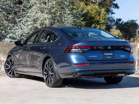Used 2023 Honda Accord Touring image 3