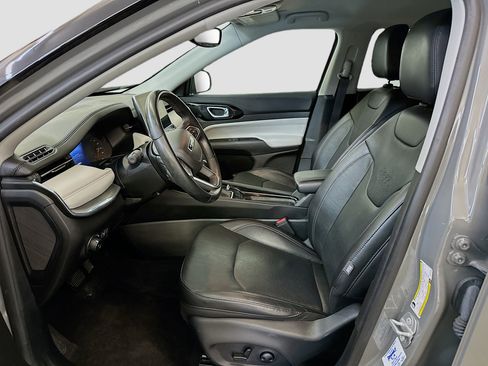 Used 2022 Jeep Compass Limited image 13