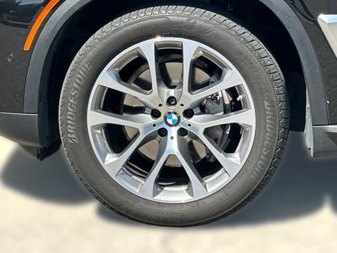 Used 2024 BMW X5 xDrive40i w/ Parking Assistance Package AWD/4WD image 11