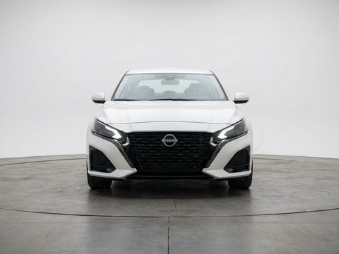 Used 2025 Nissan Altima 2.5 SV FWD image 2