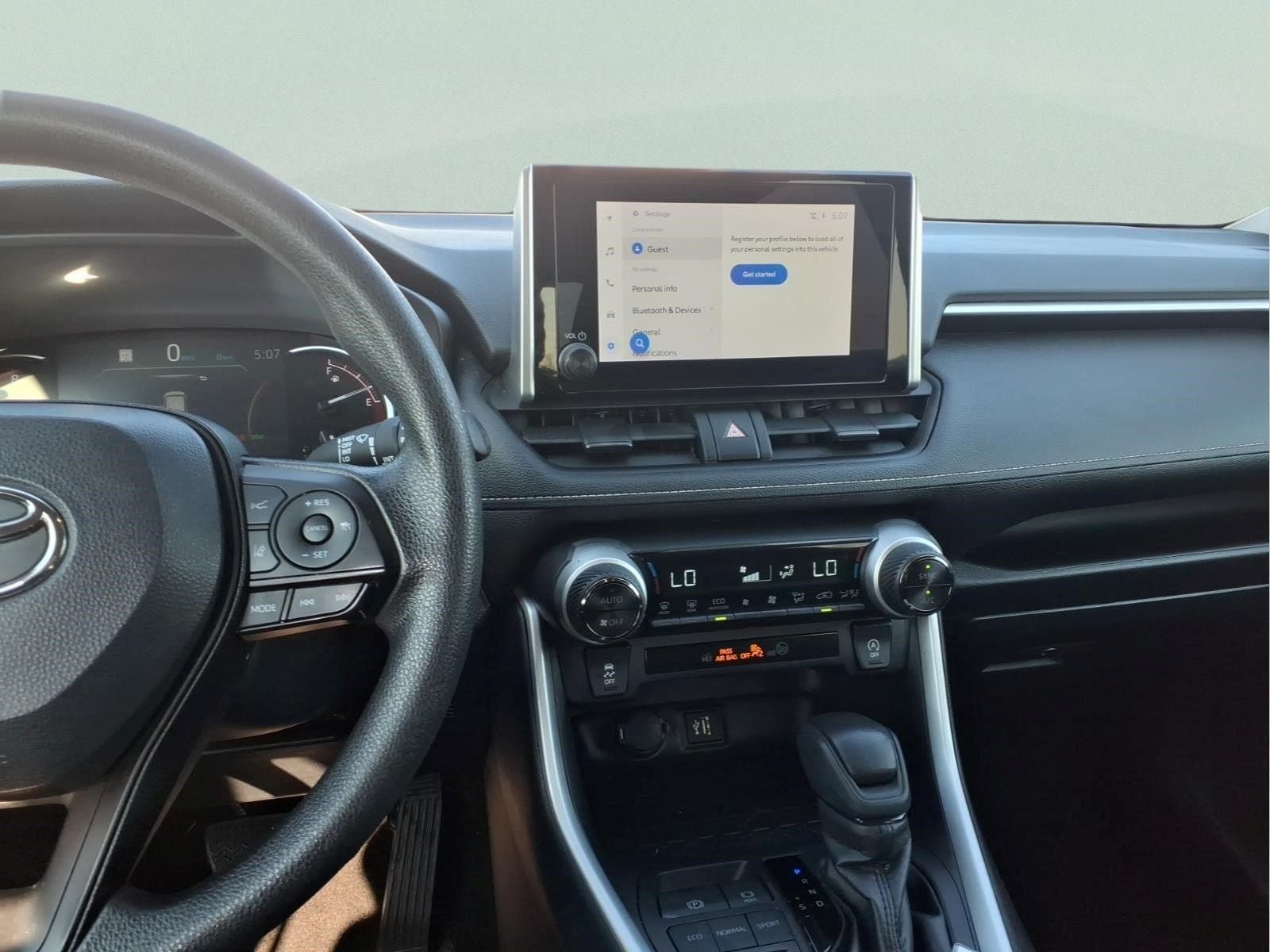 Used 2024 Toyota RAV4 XLE FWD image 6
