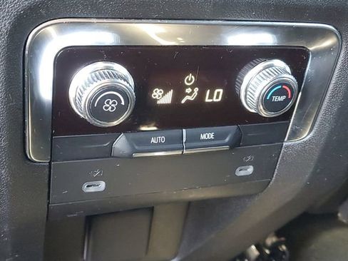 Used 2024 GMC Yukon SLE AWD/4WD image 11