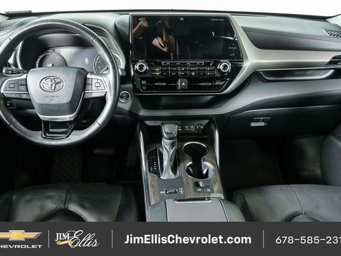 Used 2022 Toyota Highlander Limited FWD image 19