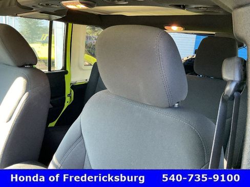 Used 2016 Jeep Wrangler Unlimited Sport w/ Connectivity Group AWD/4WD image 28