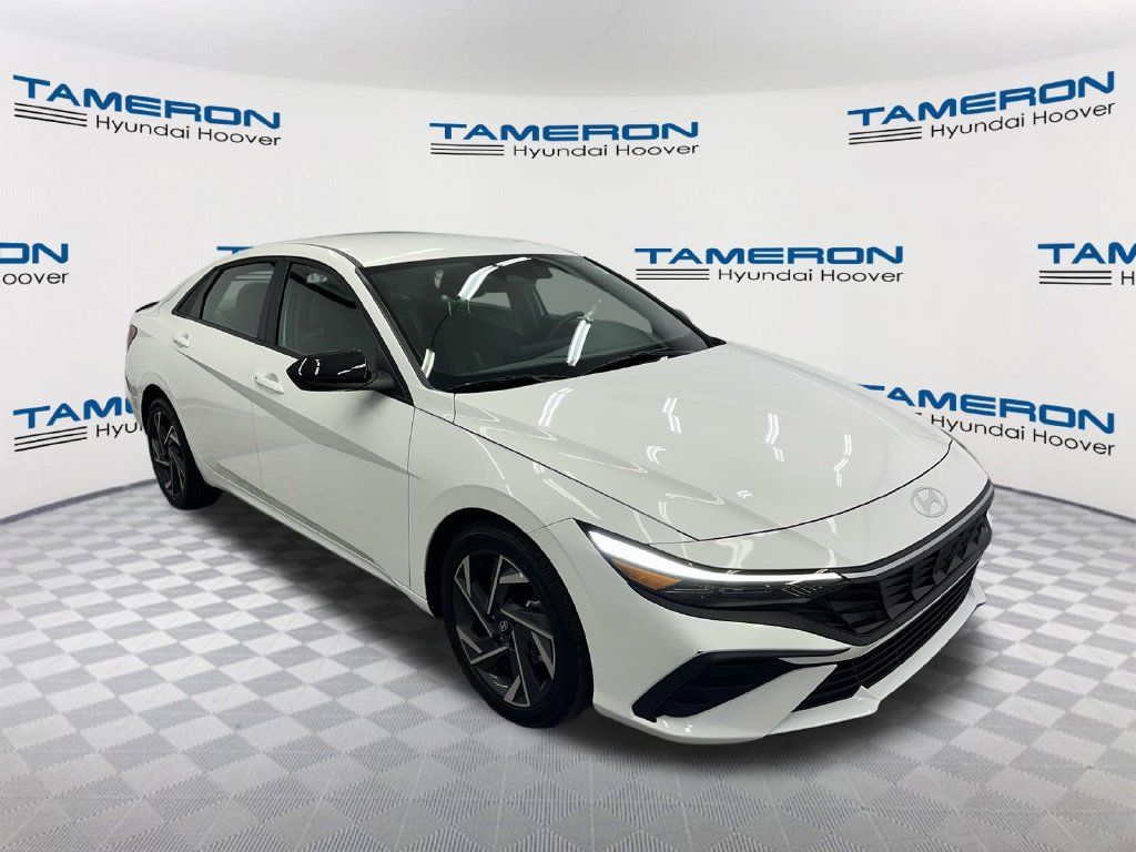 Certified 2025 Hyundai Elantra Sport FWD image 7