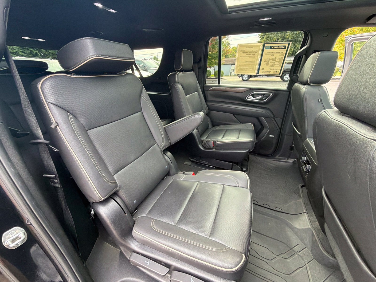 Used 2023 Chevrolet Suburban Premier w/ Premium Package AWD/4WD image 32
