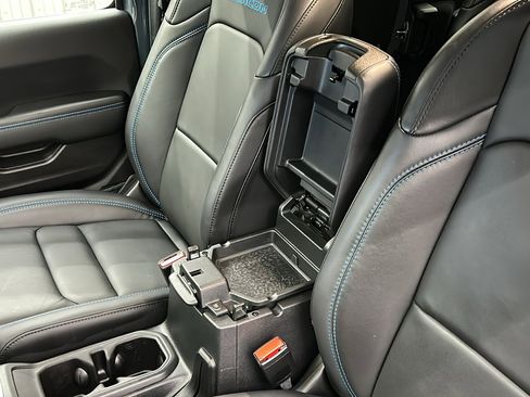 Used 2024 Jeep Wrangler Unlimited Rubicon 4xe image 29