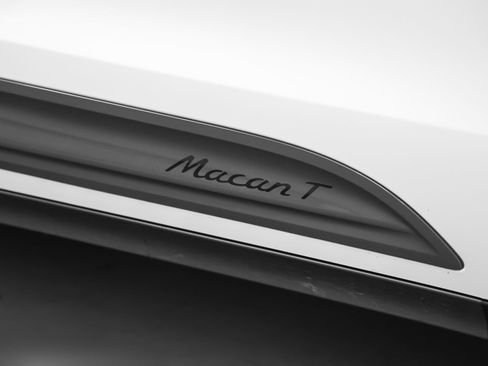 Certified 2024 Porsche Macan Turbo AWD/4WD image 15