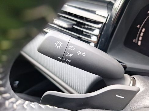 Used 2025 Toyota Camry SE image 22