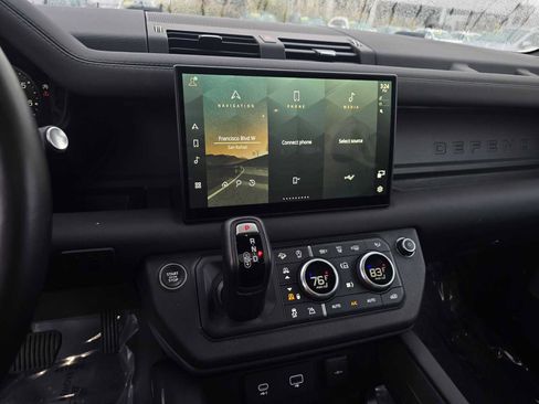 Used 2024 Land Rover Defender 130 X-Dynamic SE image 26
