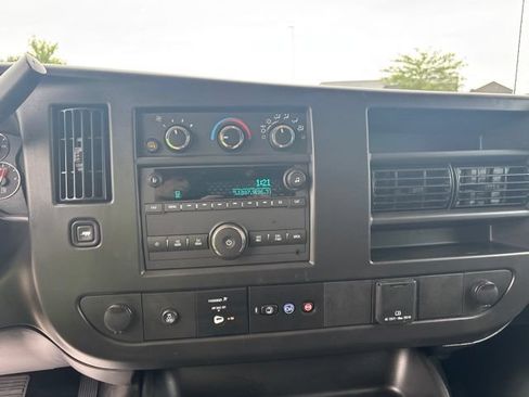 Used 2025 Chevrolet Express 2500 w/ Driver Convenience Package RWD image 5