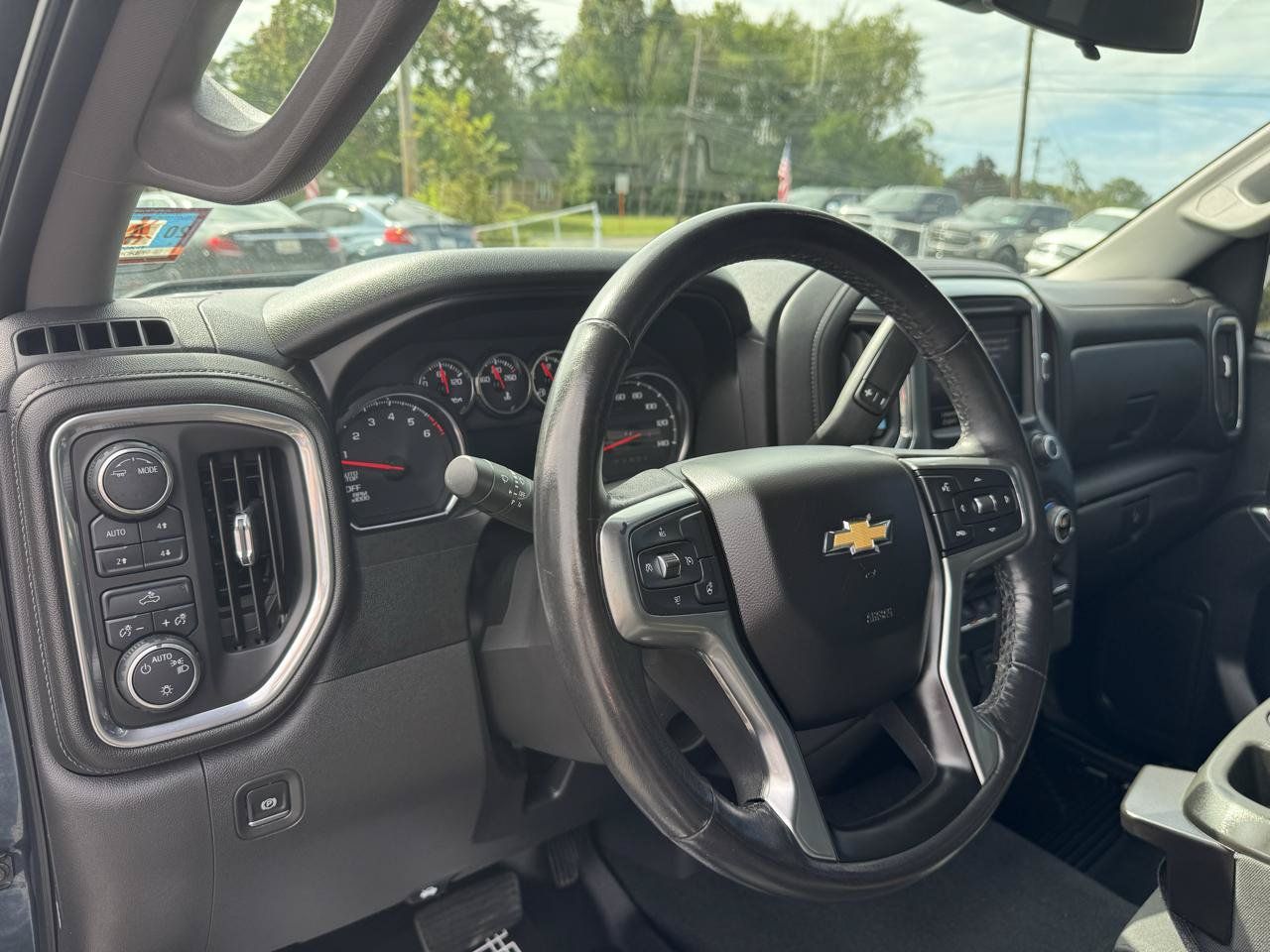 Used 2020 Chevrolet Silverado 1500 LT w/ All-Star Edition AWD/4WD image 11