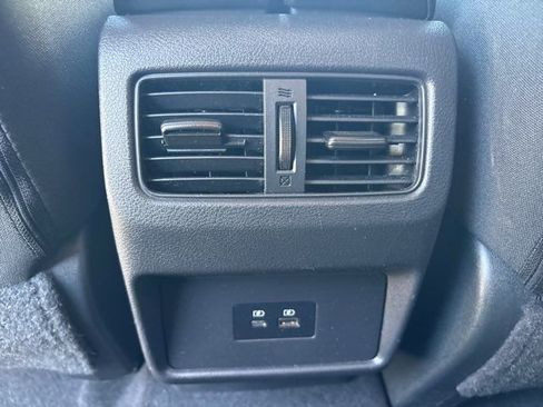 Used 2022 Nissan Rogue SV image 26