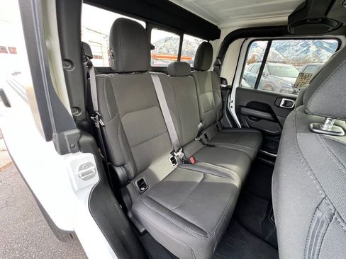 Used 2023 Jeep Gladiator Overland image 29