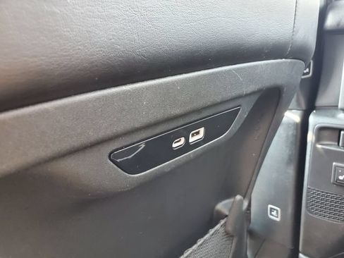 Used 2025 Chrysler Pacifica Limited FWD image 16