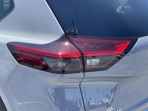 Used 2023 Nissan Rogue Platinum FWD image 13