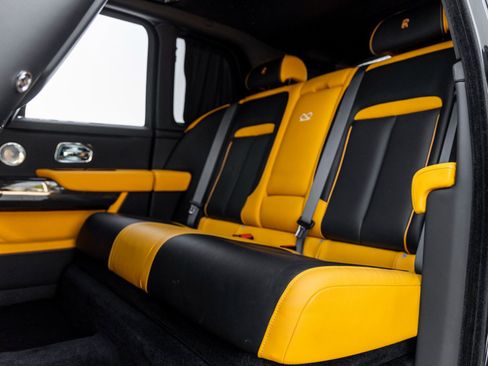 Used 2023 Rolls-Royce Cullinan Black Badge w/ Dark Exterior Package image 35