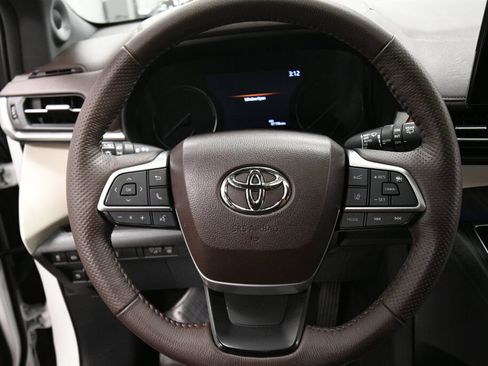 Certified 2023 Toyota Sienna Platinum AWD/4WD image 13