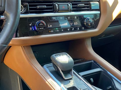 Used 2022 Nissan Pathfinder Platinum w/ Cargo Package AWD/4WD image 10