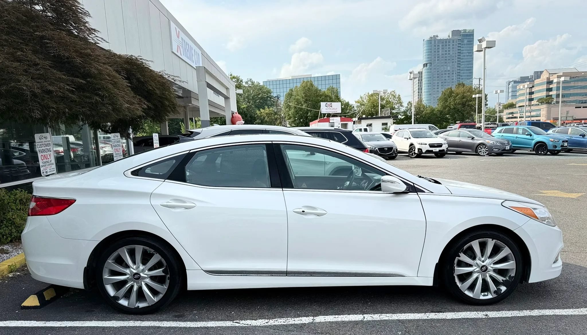 Used 2013 Hyundai Azera w/ Technology Pkg FWD image 8