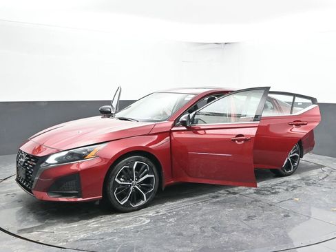 Used 2024 Nissan Altima 2.5 SR w/ SR Premium Package image 58