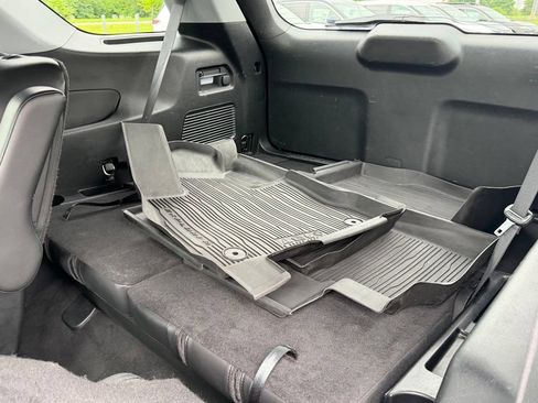 Used 2022 Ford Explorer XLT w/ Equipment Group 202A AWD/4WD image 16