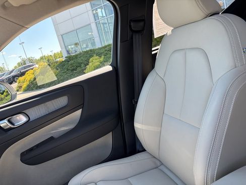 Certified 2026 Volvo XC40 B5 Plus AWD/4WD image 27
