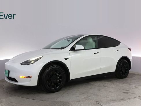 Used 2023 Tesla Model Y Long Range AWD/4WD image 18