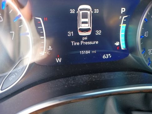 Certified 2024 Chrysler Pacifica Limited image 2