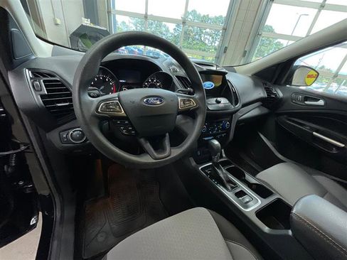 Used 2017 Ford Escape SE w/ Equipment Group 201A FWD image 12
