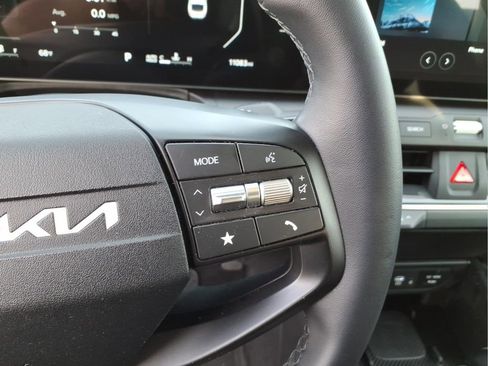 Used 2025 Kia K4 EX image 21