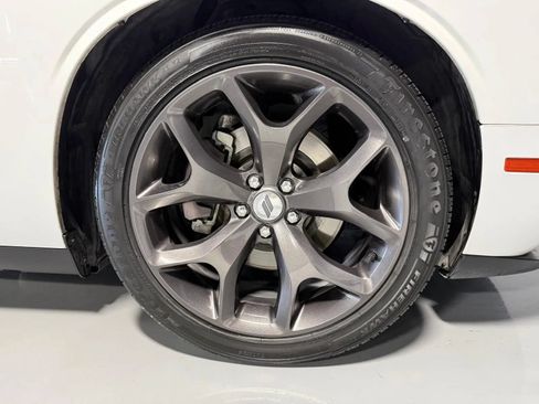 Used 2018 Dodge Challenger SXT RWD image 9