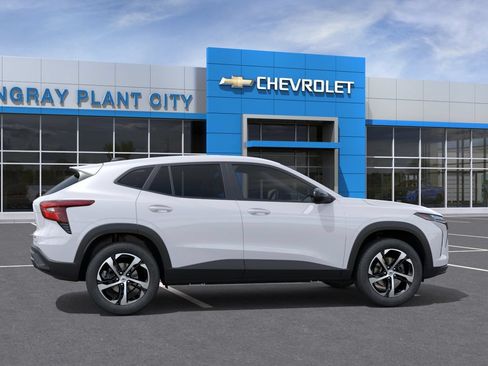 New 2026 Chevrolet Trax RS w/ Sunroof Package FWD image 5