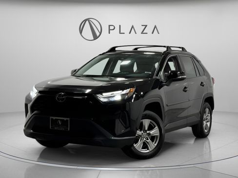 Used 2022 Toyota RAV4 XLE image 1