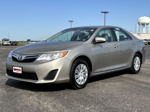 Used 2013 Toyota Camry LE FWD image 7
