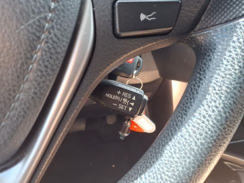 Used 2018 Toyota RAV4 LE FWD image 18