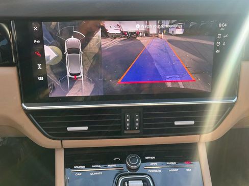 Used 2022 Porsche Cayenne Platinum Edition image 12