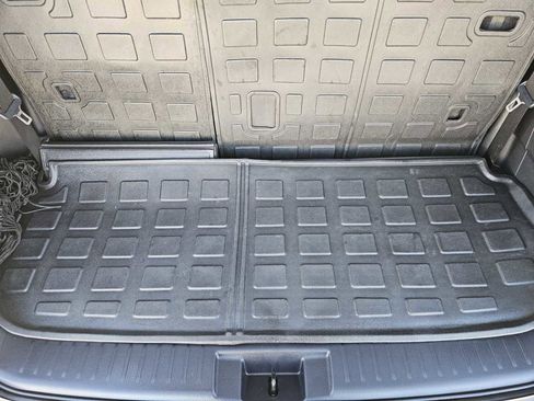 Used 2024 Toyota Highlander XLE image 32