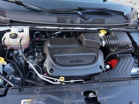 Used 2021 Chrysler Voyager Lxi image 11