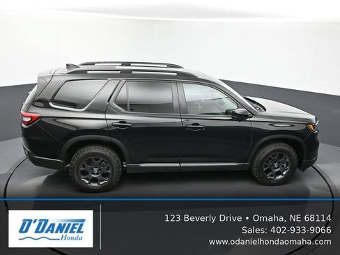 Used 2025 Honda Pilot TrailSport image 19