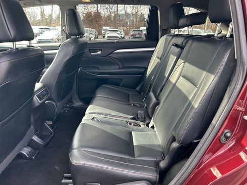 Used 2017 Toyota Highlander XLE image 24