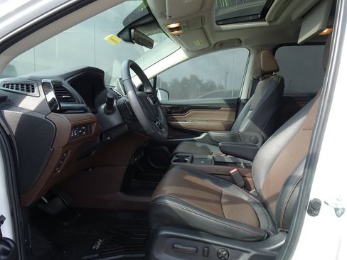 Used 2025 Honda Odyssey Elite image 7