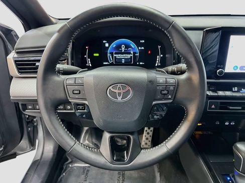 Used 2025 Toyota Camry SE FWD image 11