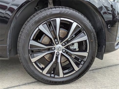 Used 2024 Volvo XC60 B5 Plus image 11
