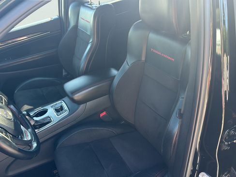 Used 2020 Jeep Grand Cherokee Trailhawk w/ Premium Lighting Group AWD/4WD image 19