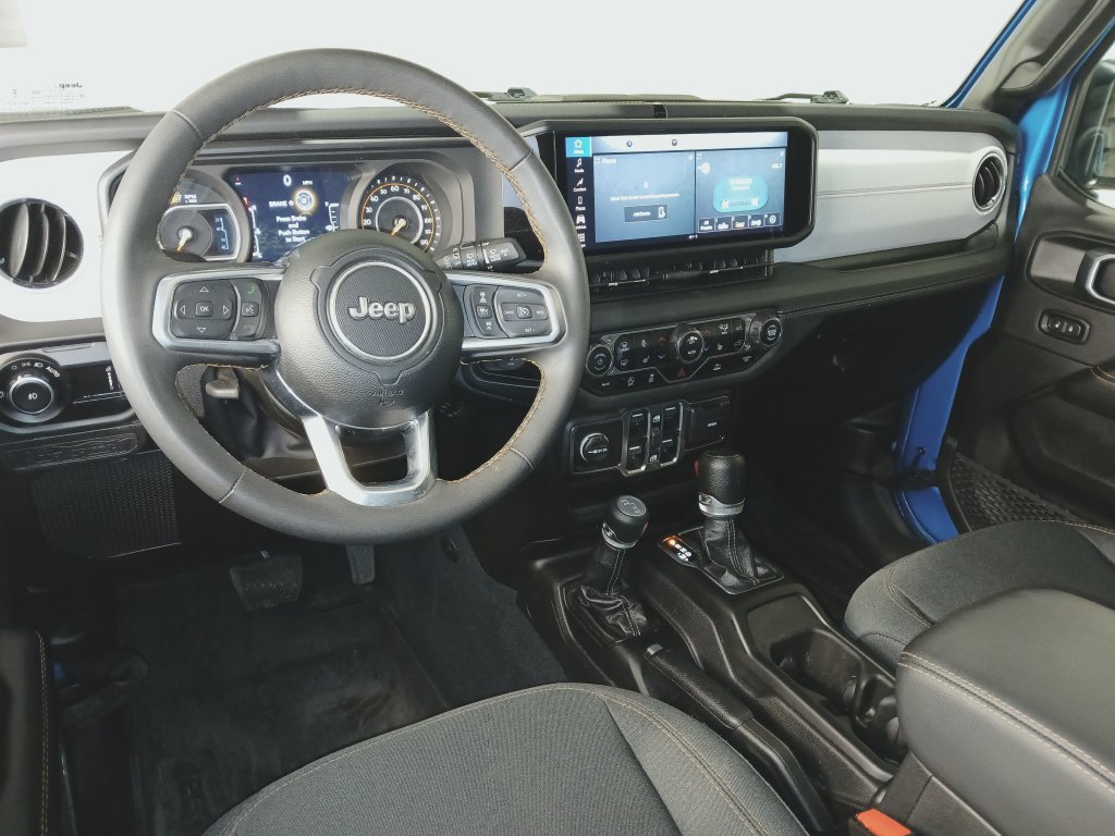 Used 2024 Jeep Wrangler Unlimited Sahara AWD/4WD image 9