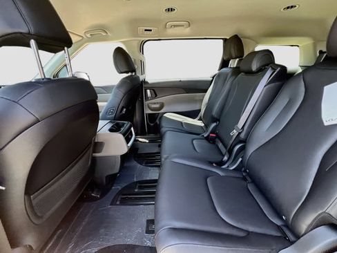 New 2026 Kia Carnival EX FWD image 25